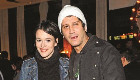 Ljubav cvjeta Ljubav cvjeta