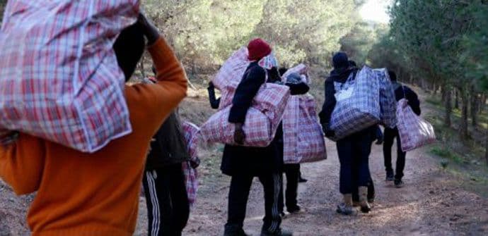 Grčka policija spasila 70 migranata iz močvare na granici s Turskom Grčka policija spasila 70 migranata iz močvare na granici s Turskom