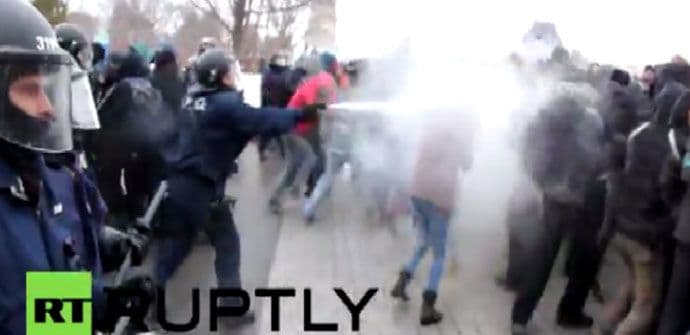 Kvebek: Sukobi policije i studenata (VIDEO) Kvebek: Sukobi policije i studenata (VIDEO)