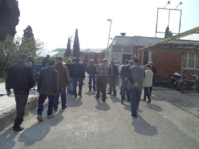 Bivši radnici blokirali ulaznu kapiju Solane Bivši radnici blokirali ulaznu kapiju Solane