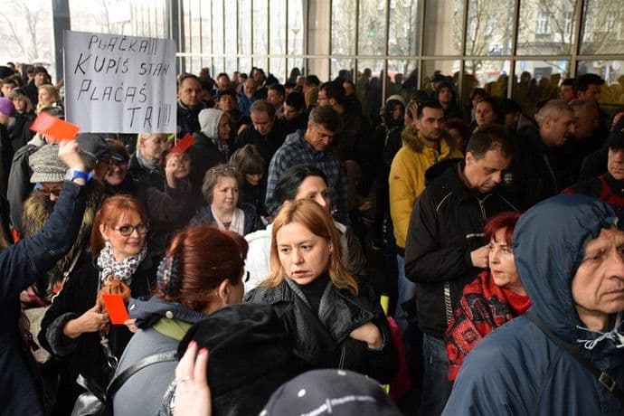 Protesti zaduženih u "švajcarcima" širom regiona Protesti zaduženih u "švajcarcima" širom regiona