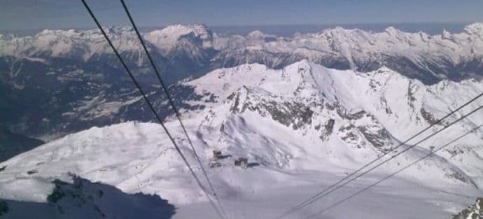 Planinar poginuo u lavini u švajcarskim Alpima Planinar poginuo u lavini u švajcarskim Alpima