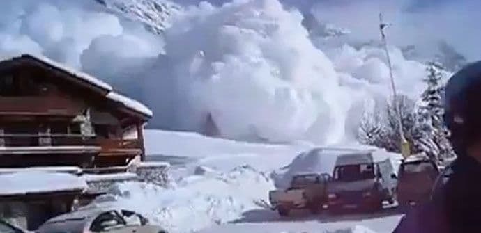 U sniježnim lavinama poginula dvojica skijaša  U sniježnim lavinama poginula dvojica skijaša