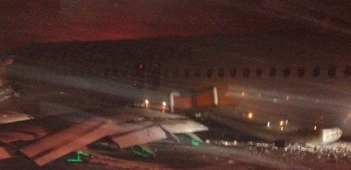 Avion Air Canade skliznuo s piste, 22 putnika lakše povrijeđena Avion Air Canade skliznuo s piste, 22 putnika lakše povrijeđena