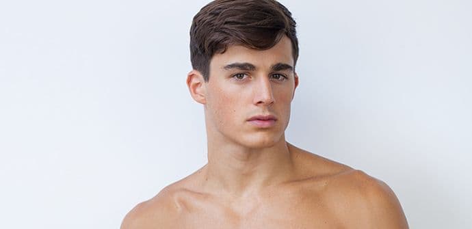 Zbog njega se časovi ne propuštaju: Da li je ovo najzgodniji profesor matematike? Zbog njega se časovi ne propuštaju: Da li je ovo najzgodniji profesor matematike?