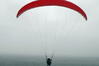 Bar: U toku potraga za dvojicom paraglajderista Ilustracija