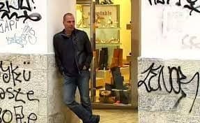 Yanis Varoufakis: Srednji prst Yanis Varoufakis: Srednji prst