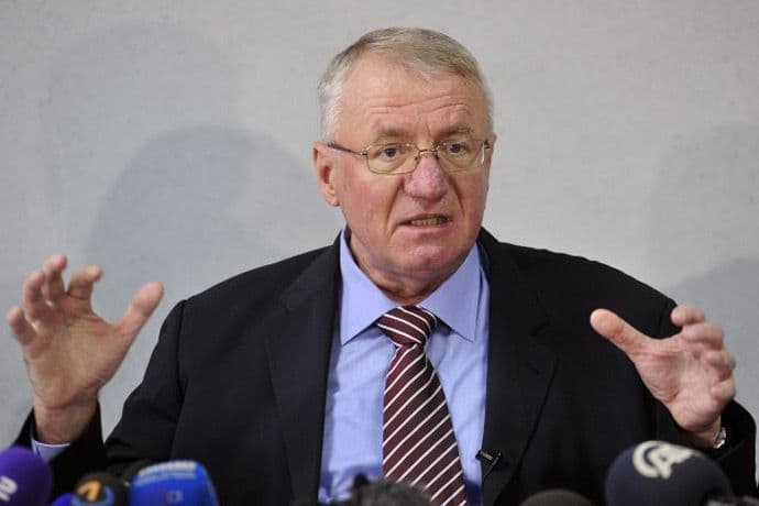 Šešelj: Ne vraćam se, neka me hapse Šešelj: Ne vraćam se, neka me hapse