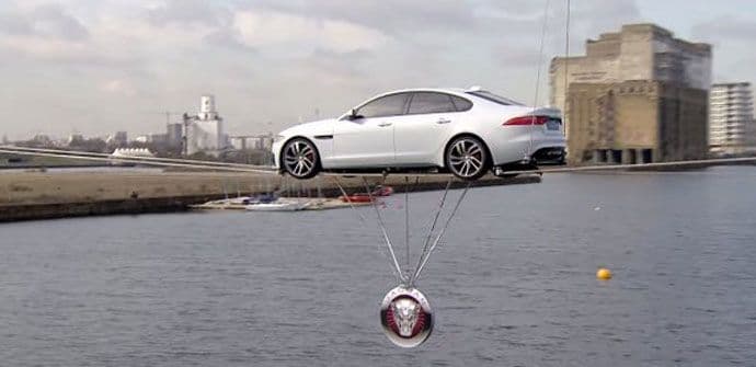 Spektakularna promocija novog Jaguara XF Spektakularna promocija novog Jaguara XF