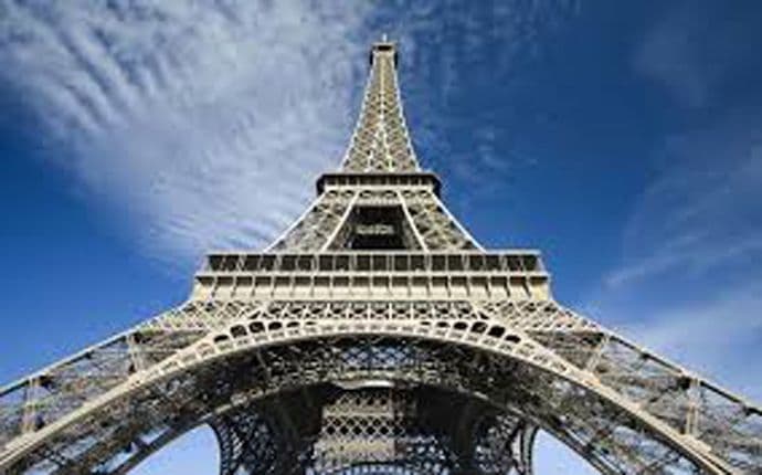 Ajfelova kula slavi 126. rođendan Ajfelova kula slavi 126. rođendan