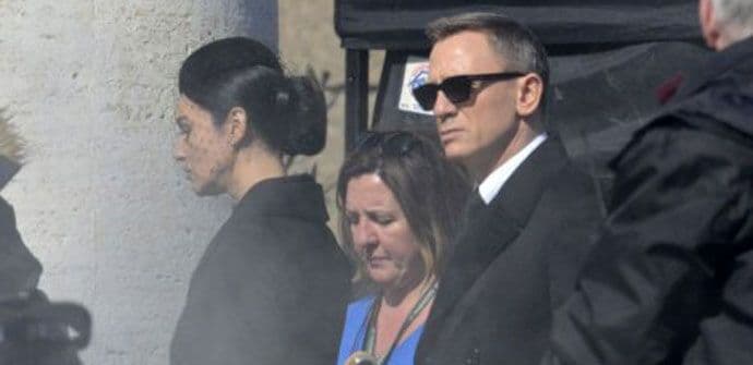 Zbog snimanja "Džejmsa Bonda" trgovci izgubili 24 miliona dolara Zbog snimanja "Džejmsa Bonda" trgovci izgubili 24 miliona dolara