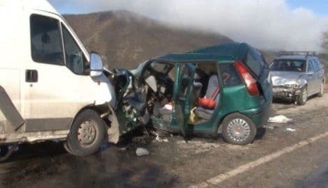 TEŠKA NESREĆA: Lančani sudar, poginuo bračni par  TEŠKA NESREĆA: Lančani sudar, poginuo bračni par