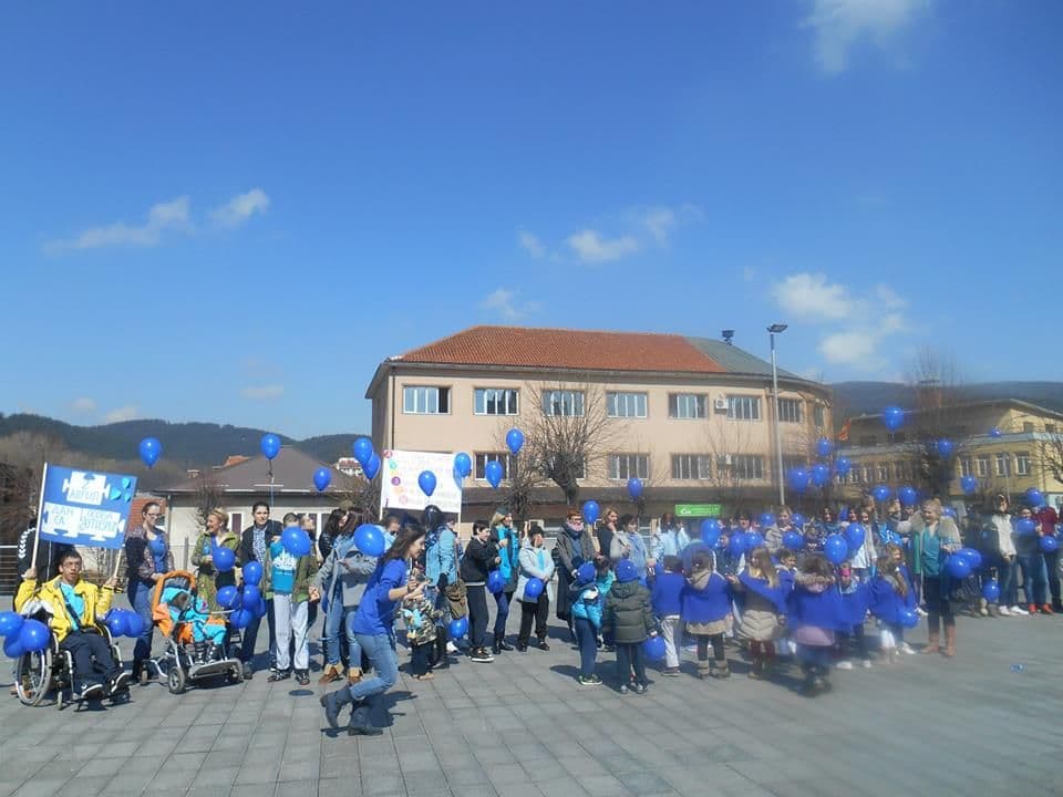 Zračak nade: Svečana šetnja gradom povodom Međunarodnog dana osoba sa autizmom Zračak nade: Svečana šetnja gradom povodom Međunarodnog dana osoba sa autizmom