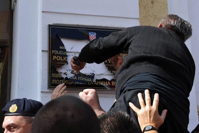 UN: Hrvatska da obezbijedi ćirilicu UN: Hrvatska da obezbijedi ćirilicu