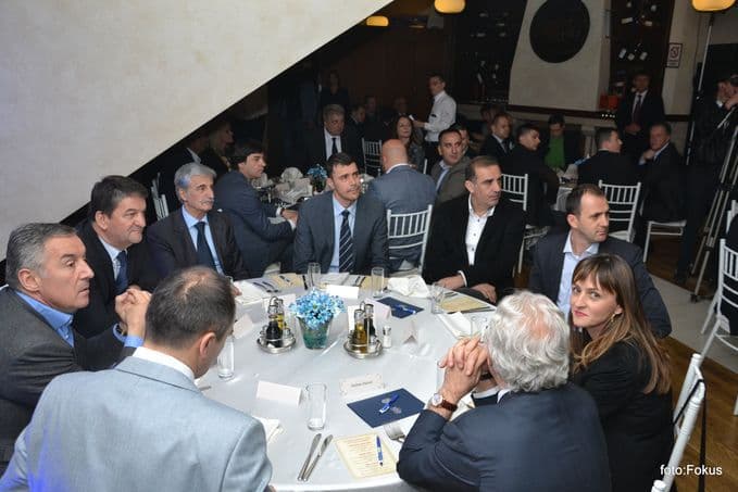 FOTO: Sa donatorske večeri za nikšićki olimpijski bazen FOTO: Sa donatorske večeri za nikšićki olimpijski bazen