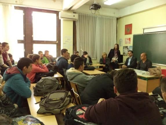 Tivatskim srednjoškolcima održano predavanje o bolestima zavisnosti Tivatskim srednjoškolcima održano predavanje o bolestima zavisnosti