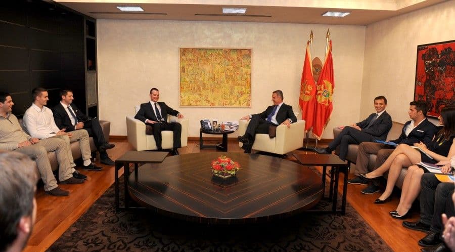 ĐUKANOVIĆ SA STUDENTIMA: Znanje najvrjedniji resurs razvoja ĐUKANOVIĆ SA STUDENTIMA: Znanje najvrjedniji resurs razvoja