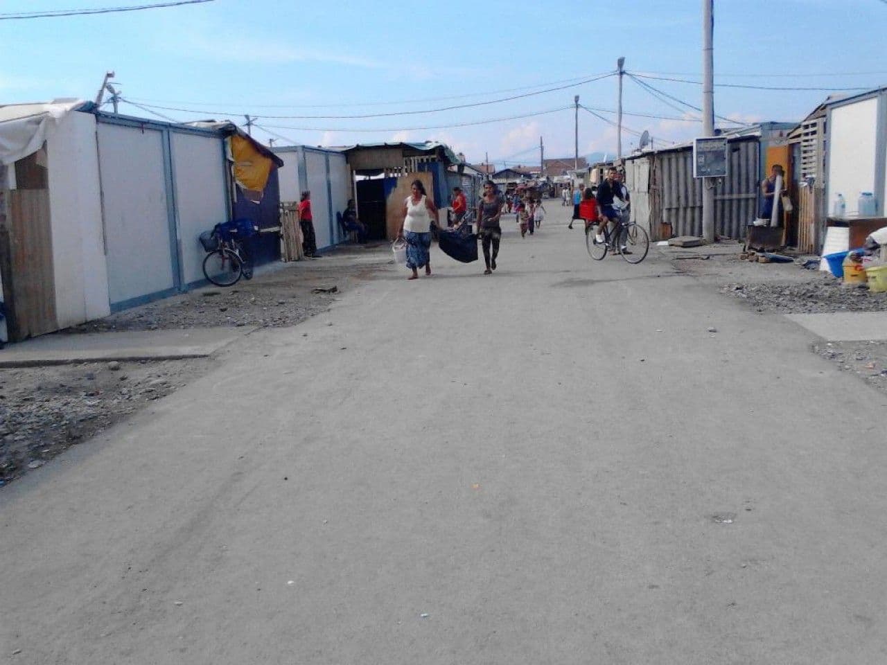 Crveni krst:  Pomoć Romima i Egipćanima sa Konika   Crveni krst:  Pomoć Romima i Egipćanima sa Konika