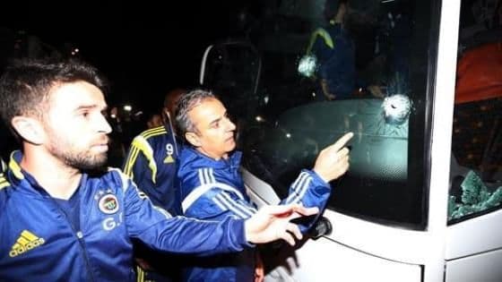 Pucnji na Fenerbahče: Hipoteza o napadu rivalskih navijača Pucnji na Fenerbahče: Hipoteza o napadu rivalskih navijača