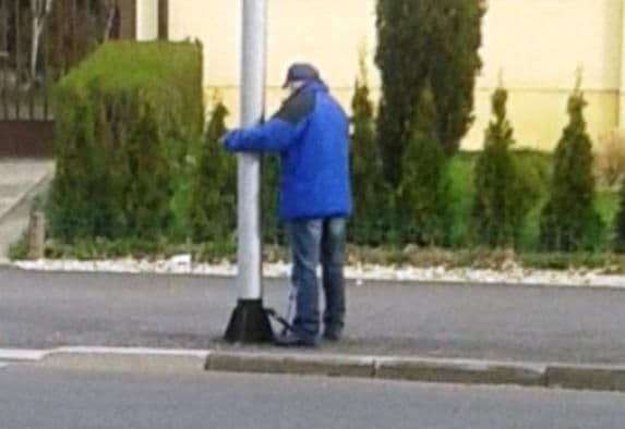 Vezala muža za banderu, pa otišla do prodavnice Vezala muža za banderu, pa otišla do prodavnice