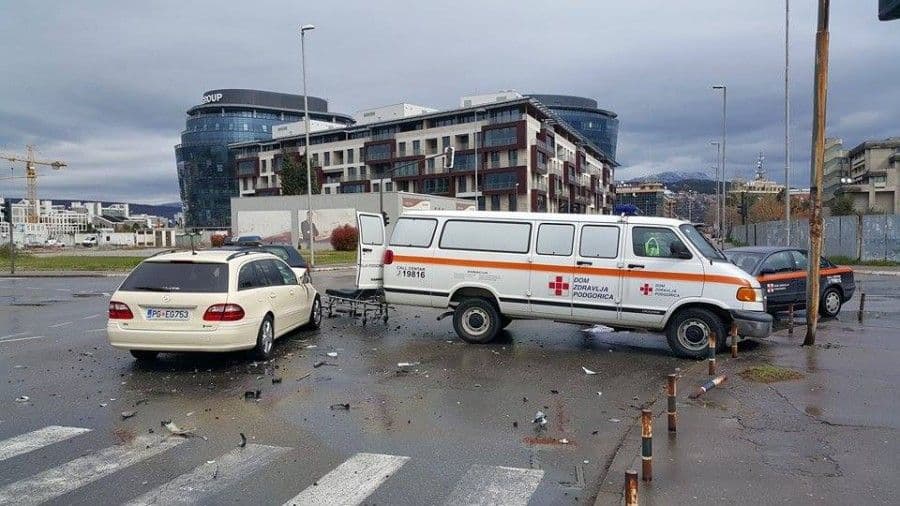 Jedna osoba preminula nakon udesa kod Kliničkog centra Jedna osoba preminula nakon udesa kod Kliničkog centra