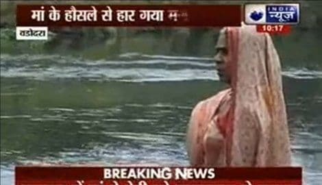 SNAGA JEDNE MAJKE: Ona je ćerku izvukla iz čeljusti krokodila (VIDEO) SNAGA JEDNE MAJKE: Ona je ćerku izvukla iz čeljusti krokodila (VIDEO)