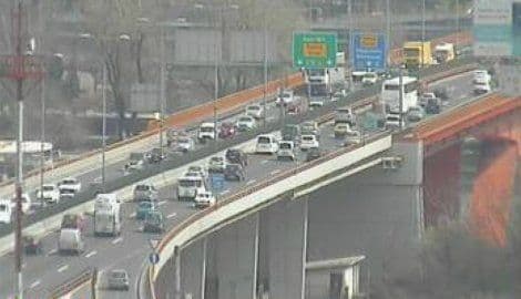 LANČANI SUDAR: Tri udesa devet vozila, šestoro povrijeđenih, među njima dvoje djece LANČANI SUDAR: Tri udesa devet vozila, šestoro povrijeđenih, među njima dvoje djece