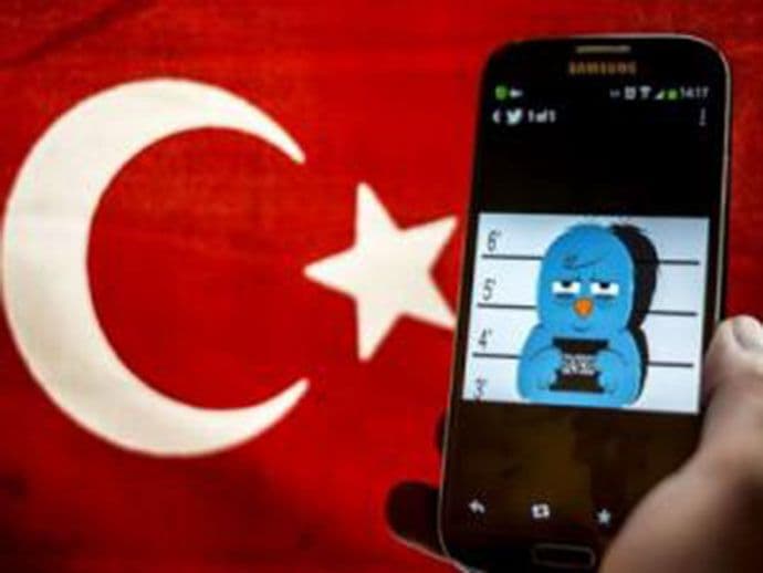 Turska vraća pristup Tviteru Turska vraća pristup Tviteru