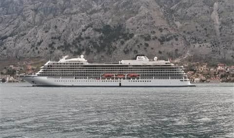 Kruzer "Viking Star" u Kotoru, umalo se nasukao Kruzer "Viking Star" u Kotoru, umalo se nasukao