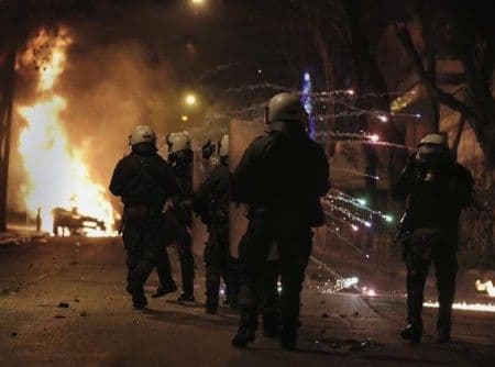 Sukob anarhista i policije u Atini Sukob anarhista i policije u Atini