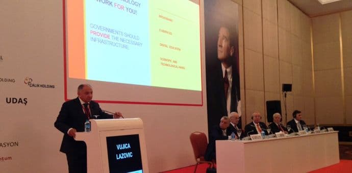 LAZOVIĆ: Od domena "Me" zarada 15 miliona LAZOVIĆ: Od domena "Me" zarada 15 miliona