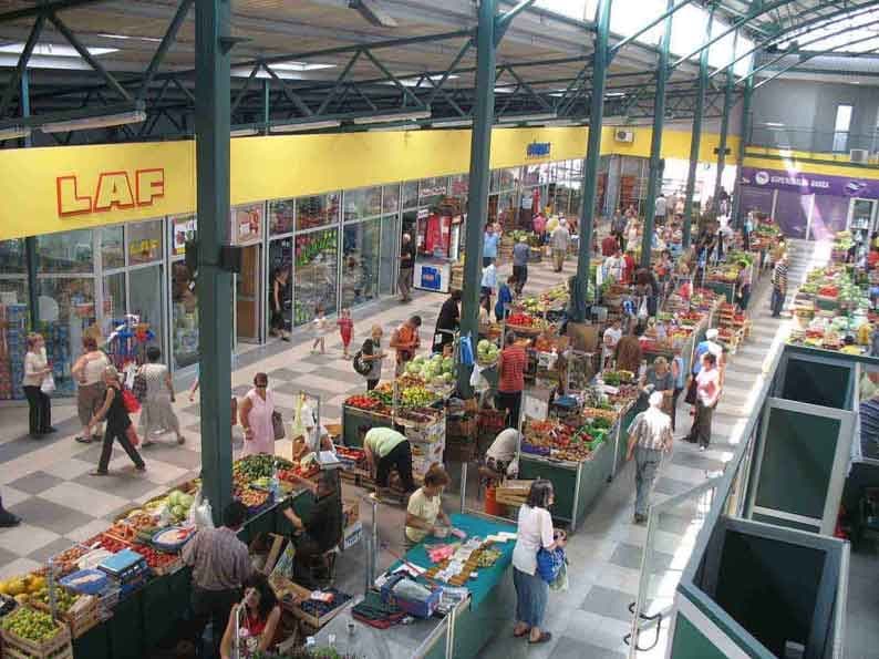 OBRAČUN KOD PIJACE: Trojica mladića ranjena u pucnjavi OBRAČUN KOD PIJACE: Trojica mladića ranjena u pucnjavi