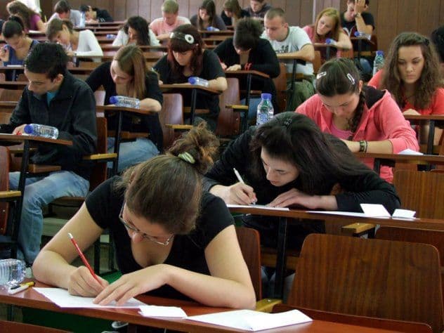 Udruženje “Krstaš”: Prijemni za buduće studente i na crnogorskom jeziku Udruženje “Krstaš”: Prijemni za buduće studente i na crnogorskom jeziku