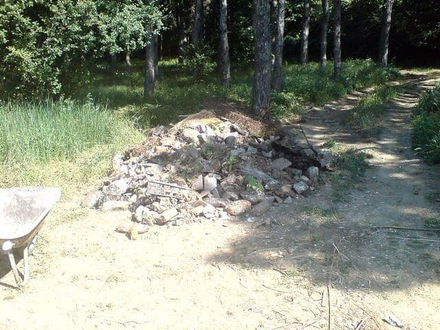 Srednjoškolci čistili park šumu Ljubović Srednjoškolci čistili park šumu Ljubović