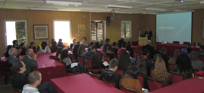 CANU: Promovisana knjiga „Grad bez sjećanja - Javni spomenici u Ljubljani“ prof. Jezernika CANU: Promovisana knjiga „Grad bez sjećanja - Javni spomenici u Ljubljani“ prof. Jezernika