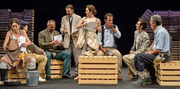 Dva izvođenja "Predstave Hamleta u selu Mrduša Donja" Dva izvođenja "Predstave Hamleta u selu Mrduša Donja"