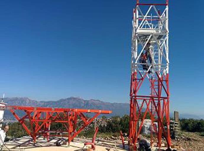 Instalirana radarska antena na lokaciji Crni rt u Sutomoru (VIDEO) Instalirana radarska antena na lokaciji Crni rt u Sutomoru (VIDEO)