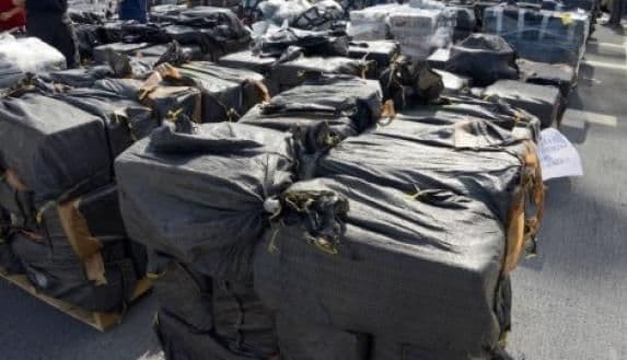 Na jedrilici zaplijenjene 2,2 tone kokaina, uhapšene tri osobe Na jedrilici zaplijenjene 2,2 tone kokaina, uhapšene tri osobe