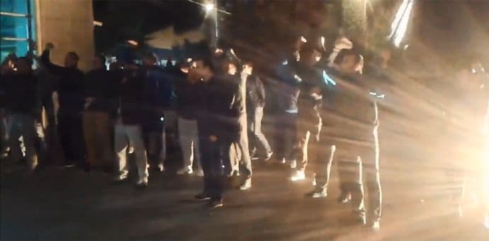 "Varvari" na aerodromu dočekali košarkaše Budućnosti "Varvari" na aerodromu dočekali košarkaše Budućnosti