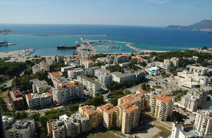 Orlandić, Kalamperović, Pajović uz Brajovića, Rašketić i Vuksanović za Krivokapića  Orlandić, Kalamperović, Pajović uz Brajovića, Rašketić i Vuksanović za Krivokapića