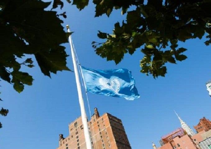 Zastava UN-a na pola koplja Zastava UN-a na pola koplja