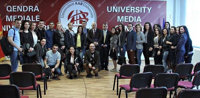 Miljanić sa studentima: Pomirenje u regionu nema alternativu Miljanić sa studentima: Pomirenje u regionu nema alternativu