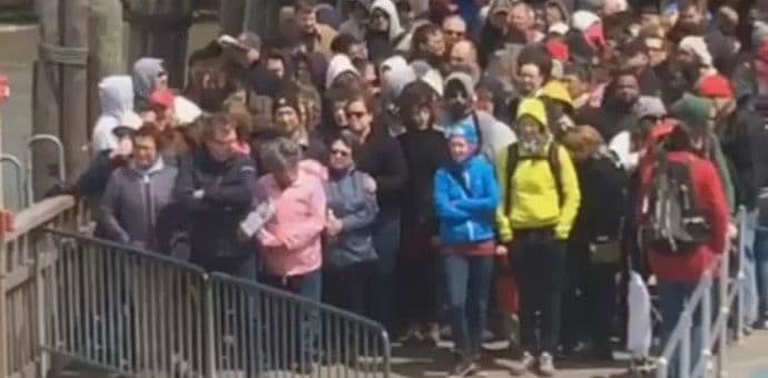 NJUJORK: Posjetioci Kipa slobode evakuisani zbog sumnjivog paketa NJUJORK: Posjetioci Kipa slobode evakuisani zbog sumnjivog paketa