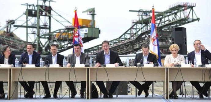 Vučić kamionom na sjednicu Vlade (VIDEO) Vučić kamionom na sjednicu Vlade (VIDEO)