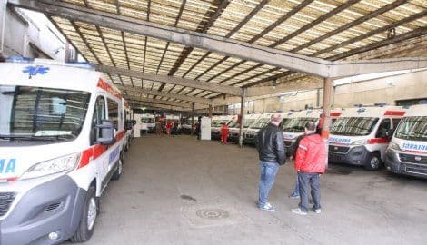 Automobil sletio sa puta, povrijeđene dvije osobe Automobil sletio sa puta, povrijeđene dvije osobe