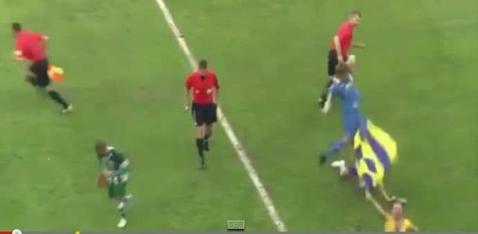 VIDEO: Navijačica ulejtela klizeći kapitenu Bate Borisova VIDEO: Navijačica ulejtela klizeći kapitenu Bate Borisova