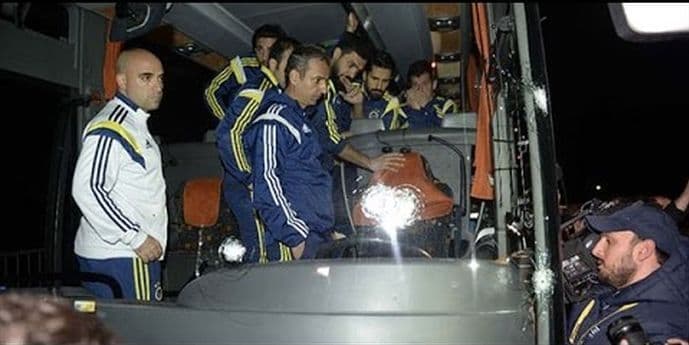 VIDEO: Ponovo napadnuti fudbaleri Fenera VIDEO: Ponovo napadnuti fudbaleri Fenera