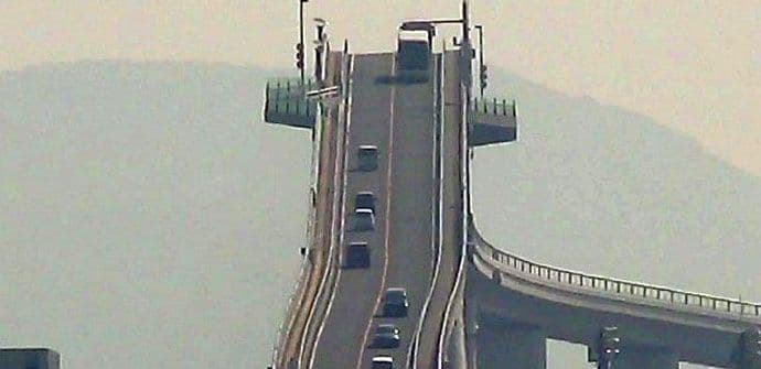 Most pred kojim vozači drhte (VIDEO) Most pred kojim vozači drhte (VIDEO)