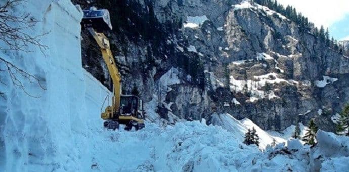 Počelo čišćenje puta ka Maloj Crnoj Gori Počelo čišćenje puta ka Maloj Crnoj Gori