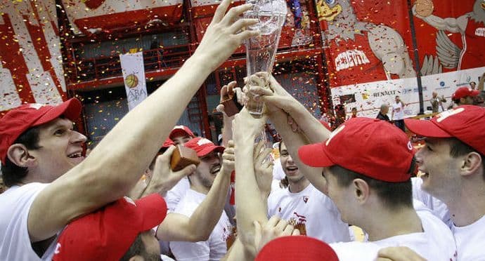 VIDEO: Slavlje igrača i navijača Zvezde VIDEO: Slavlje igrača i navijača Zvezde